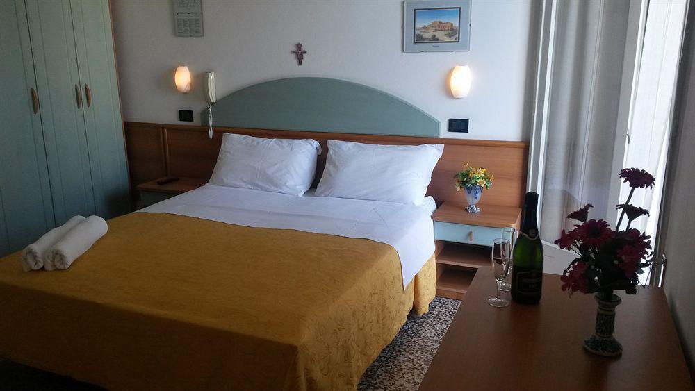 Hotel Orchidea Cesenatico Exterior foto